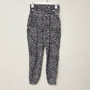 Athleta Salutation Textured Jogger Pants High Rise Stretch Printed Size S